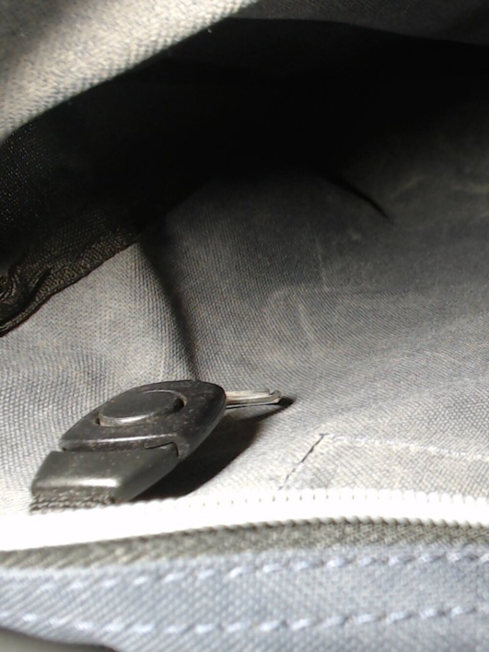 Quicksilver Y2K Gray messenger bag GREAT FOR TRAVEL! - Picture 2 of 4